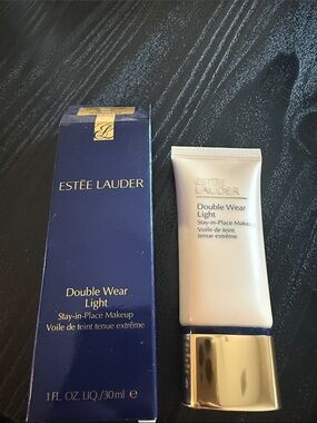 Estee Lauder Double Wear Light Foundation - intensity 3.0